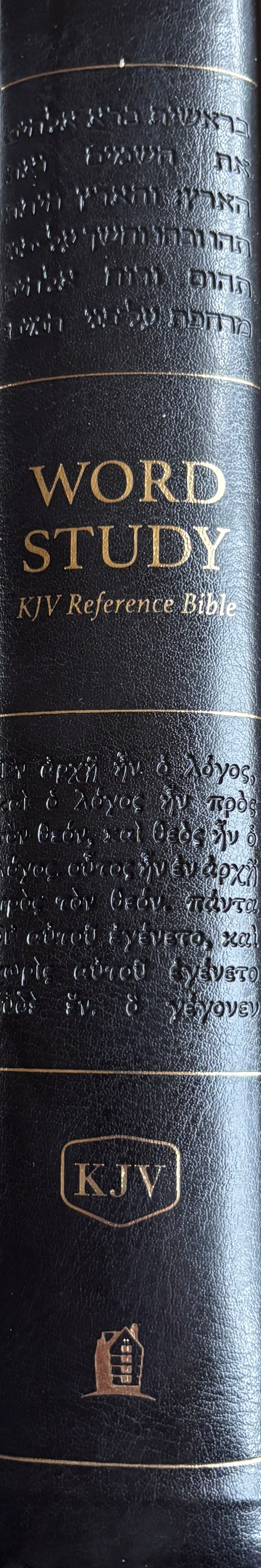 NKJV Reference Study Bible, Leathersoft Black, Red Letter, Comfort Print image 3